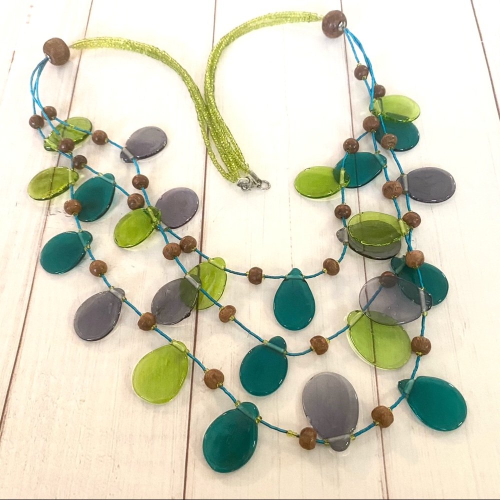 There layered glass bead necklace